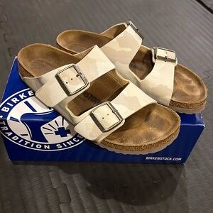 Birkenstock Women’s Arizona Desert Camo Sand in women’s 40N